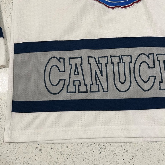 Vintage NHL MIGHTY MAC SPORTS Vancouver Canucks Jersey -Youth Size Large (14/16) - Picture 2 of 7